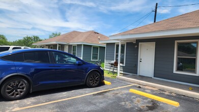 2901 E De la Rosa St in Edinburg, TX - Foto de edificio - Building Photo