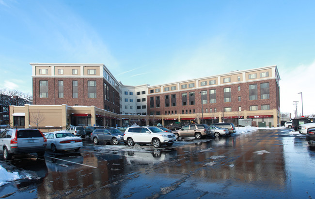 TowerLight on Wooddale Avenue in St. Louis Park, MN - Building Photo - Building Photo