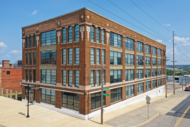 Persimmon Lofts in Peoria, IL - Foto de edificio - Building Photo