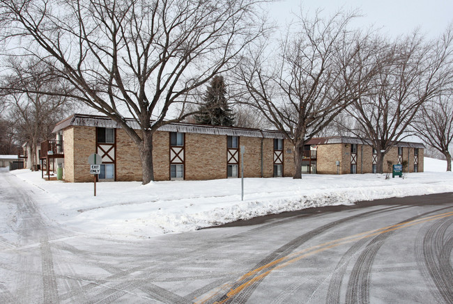 Sommerset Place in Brooklyn Center, MN - Building Photo - Building Photo