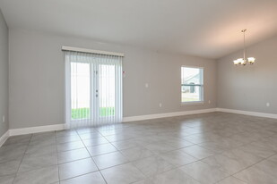 423 Britten Dr in Kissimmee, FL - Building Photo - Building Photo