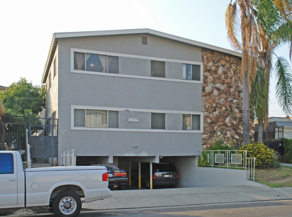 2007 S Shenandoah St in Los Angeles, CA - Building Photo