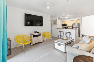 850 S Tamiami Trl, Unit 407 in Sarasota, FL - Building Photo - Building Photo