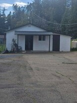 17025 Lake Arthur Rd in Applegate, CA - Building Photo