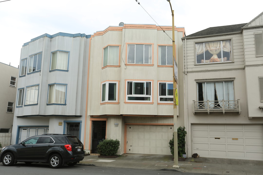 1319 Judah St in San Francisco, CA - Building Photo