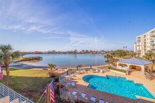 7902 Sailboat Key Blvd S in South Pasadena, FL - Building Photo