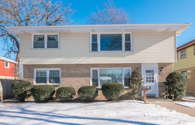 3800 S 68th St, Unit 3800 Lower