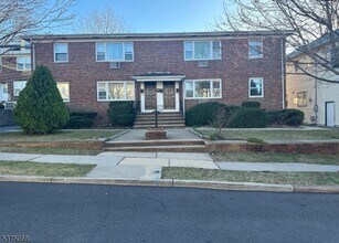534 Lake Ave in Lyndhurst, NJ - Building Photo - Building Photo