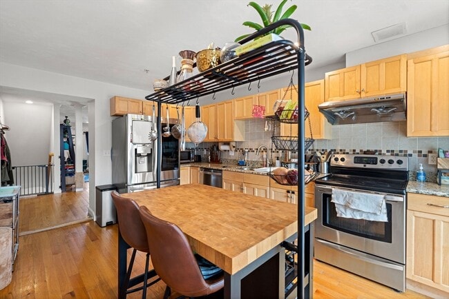property at 27 Phillips St