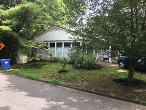 18 Forestdale Dr in Asheville, NC - Foto de edificio - Building Photo