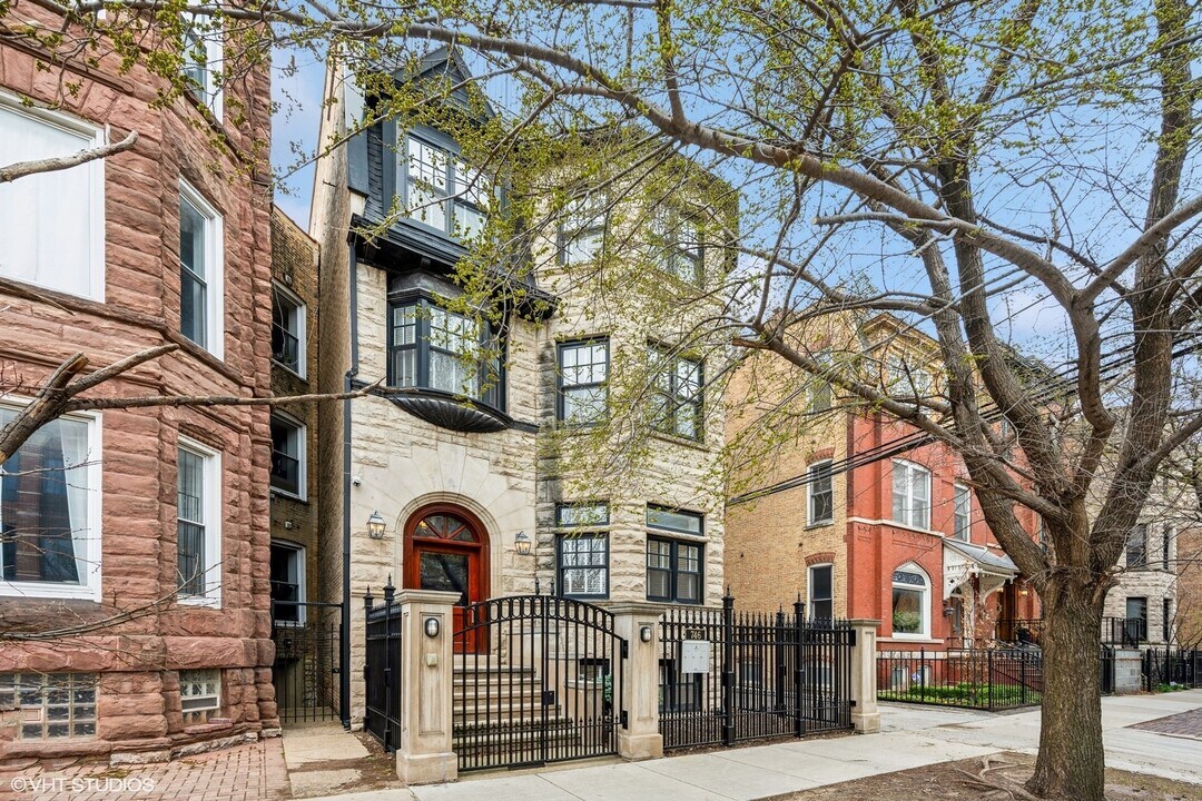 746 W Belden Ave in Chicago, IL - Foto de edificio