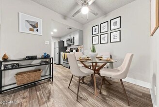 1975 E University Dr, Unit 2 in Tempe, AZ - Building Photo - Building Photo