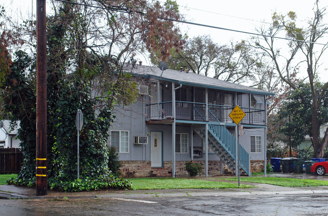 2701 San Fernando Way in Sacramento, CA - Foto de edificio - Building Photo