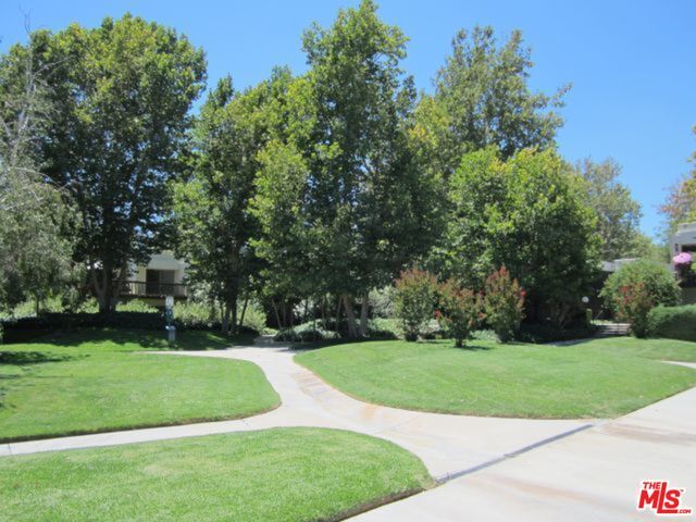 23515 Lyons Ave-Unit -266 in Santa Clarita, CA - Building Photo - Building Photo