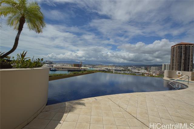 66 Queen St in Honolulu, HI - Building Photo