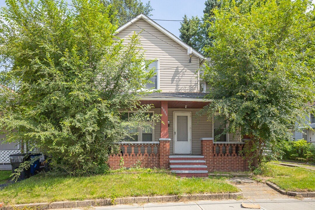 9005 Union in Cleveland, OH - Building Photo