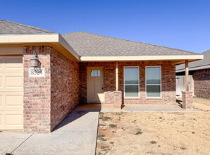 8524 11th St in Lubbock, TX - Foto de edificio - Building Photo