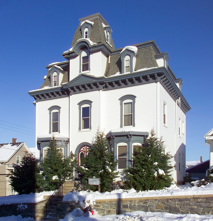 162 Walnut St in Fall River, MA - Building Photo