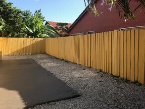 19712 NW 82nd Pl in Hialeah, FL - Building Photo - Building Photo