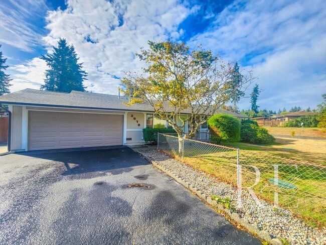 2878 SE Travera Dr in Port Orchard, WA - Foto de edificio - Building Photo