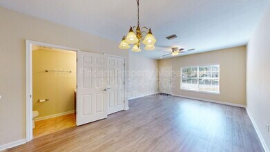 8127 Summer Palm Ct in Jacksonville, FL - Foto de edificio - Building Photo