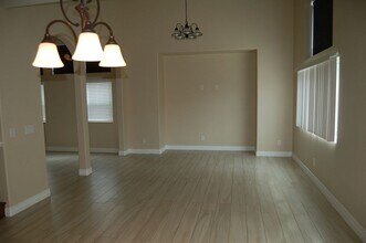 17565 Owen St in Fontana, CA - Building Photo - Building Photo