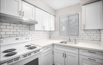 5991 Fairfield Ave S in St. Petersburg, FL - Building Photo - Building Photo