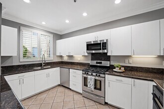 5350 Sepulveda Blvd, Unit 15 in Sherman Oaks, CA - Building Photo - Building Photo