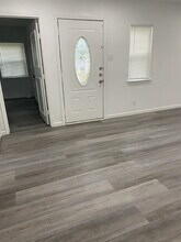 1617 Meadowbrook Dr in Garland, TX - Foto de edificio - Building Photo