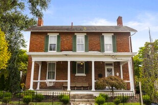 161 E College Ave in Westerville, OH - Building Photo