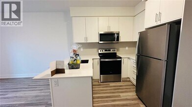 1100 Lackner Pl in Kitchener, ON - Building Photo - Building Photo