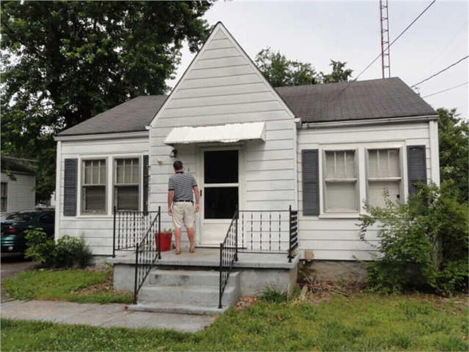 904 Cabell Dr in Bowling Green, KY - Building Photo