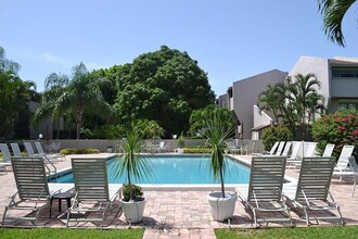 159 NW 70th St, Unit 402 in Boca Raton, FL - Foto de edificio - Building Photo