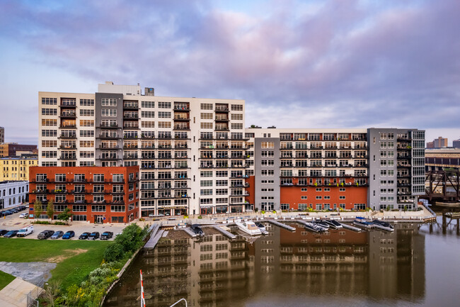 The Point On the River in Milwaukee, WI - Building Photo - Building Photo