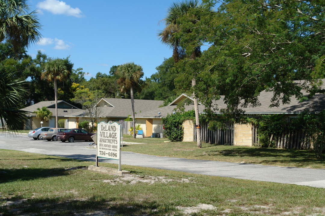 Deland Village Apartments in DeLand, FL - Foto de edificio