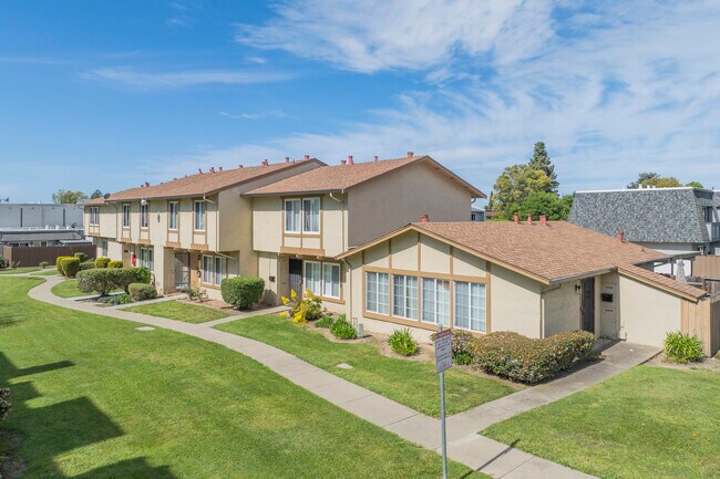 34643 Fremont Blvd in Fremont, CA - Foto de edificio - Building Photo