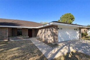 13 South Dr in Pharr, TX - Building Photo