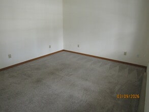 240 Dixon Rd, Unit 240A in Glens Falls, NY - Building Photo - Building Photo