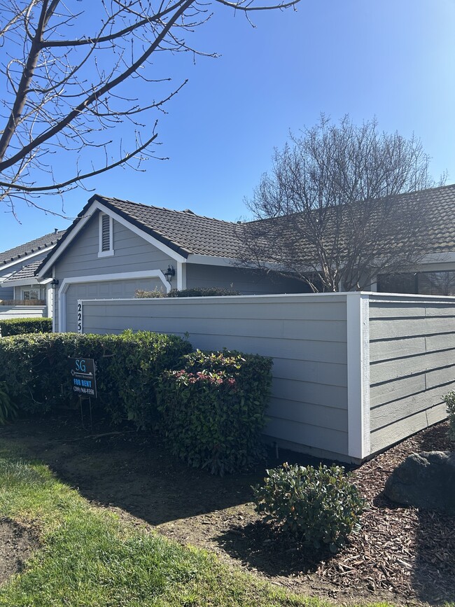 2252 Southport Ln in Modesto, CA - Building Photo - Building Photo