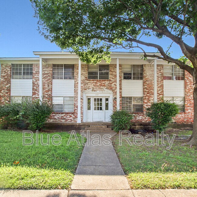 property at 2725 Patricia Ln