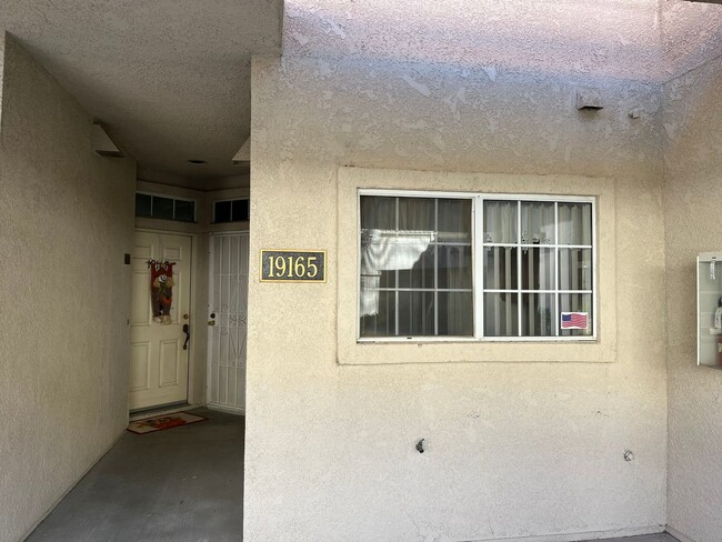 19165 Palo Verde Dr in Apple Valley, CA - Foto de edificio - Building Photo