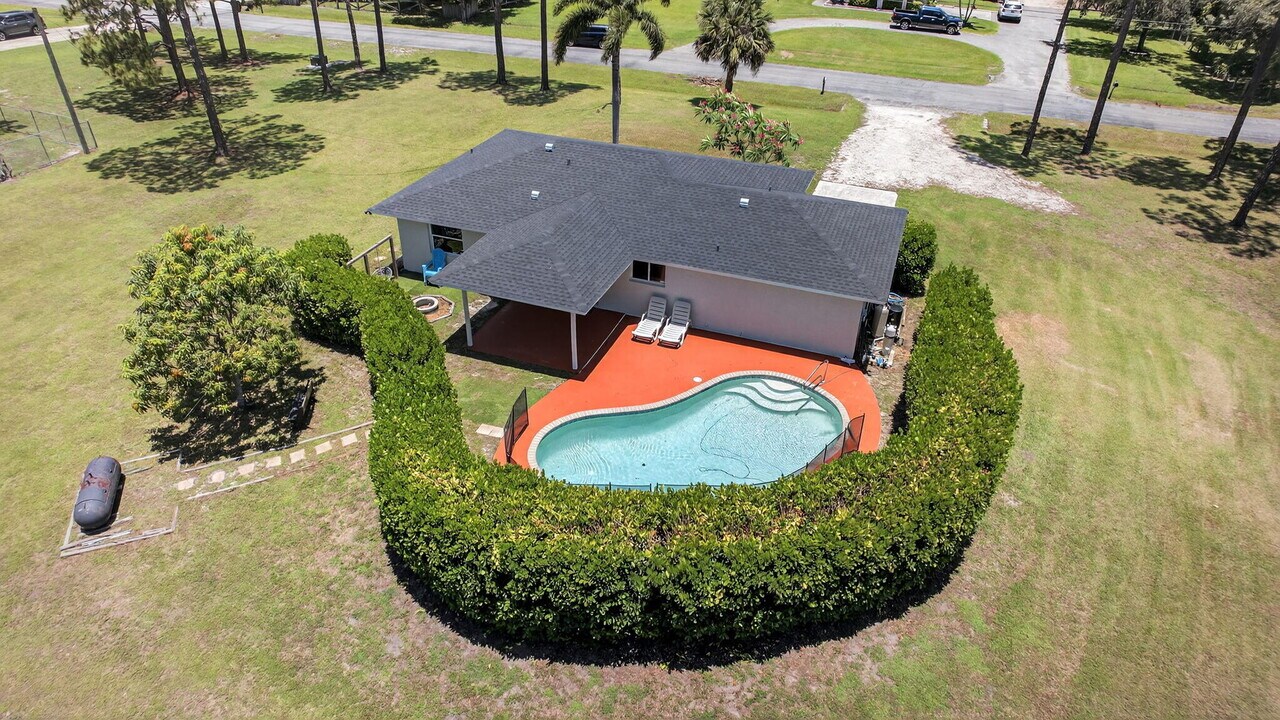 17354 64th Pl N in The Acreage, FL - Building Photo