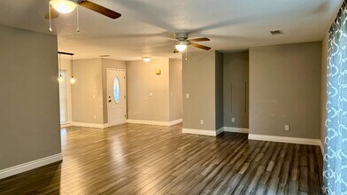 2123 Cottonwood Ct in Hanford, CA - Building Photo - Building Photo