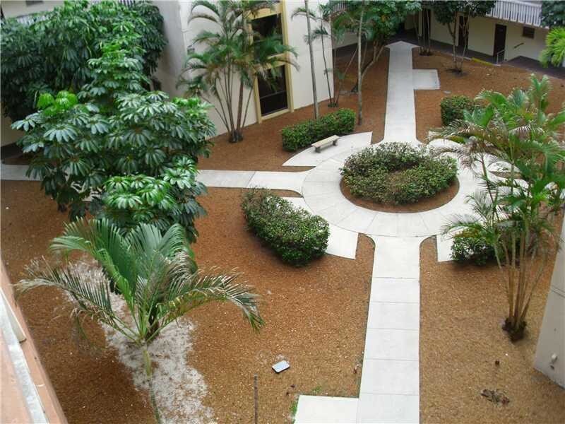 15600 NW 7th Ave in North Miami Beach, FL - Building Photo