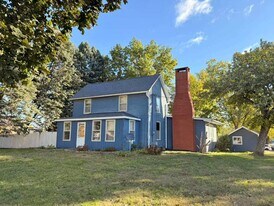 2130 S Riverside Dr in Iowa City, IA - Building Photo
