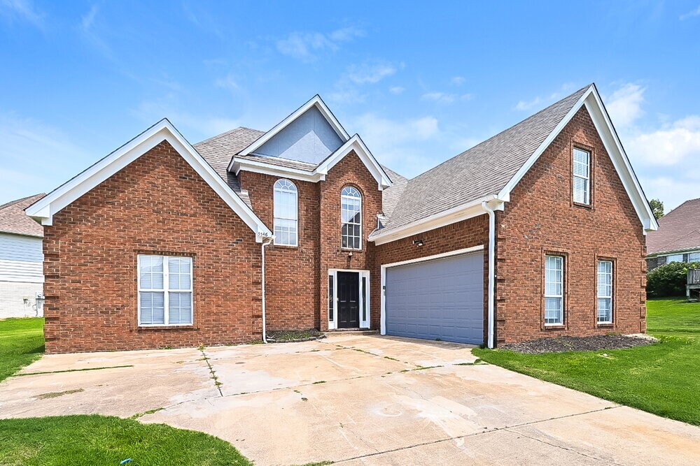 5546 Lakefront Dr in Horn Lake, MS - Building Photo