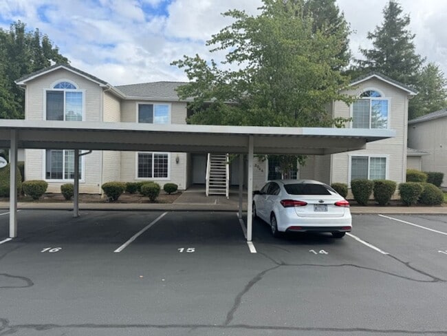 property at 3044 Sheraton Ct