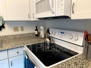 3271 Niagara Square in Pittsburgh, PA - Building Photo - Building Photo