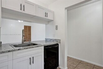 3515 NW 94th Ave in Sunrise, FL - Building Photo - Building Photo