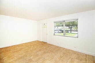 630 Prosperity Farms Rd in North Palm Beach, FL - Building Photo - Building Photo